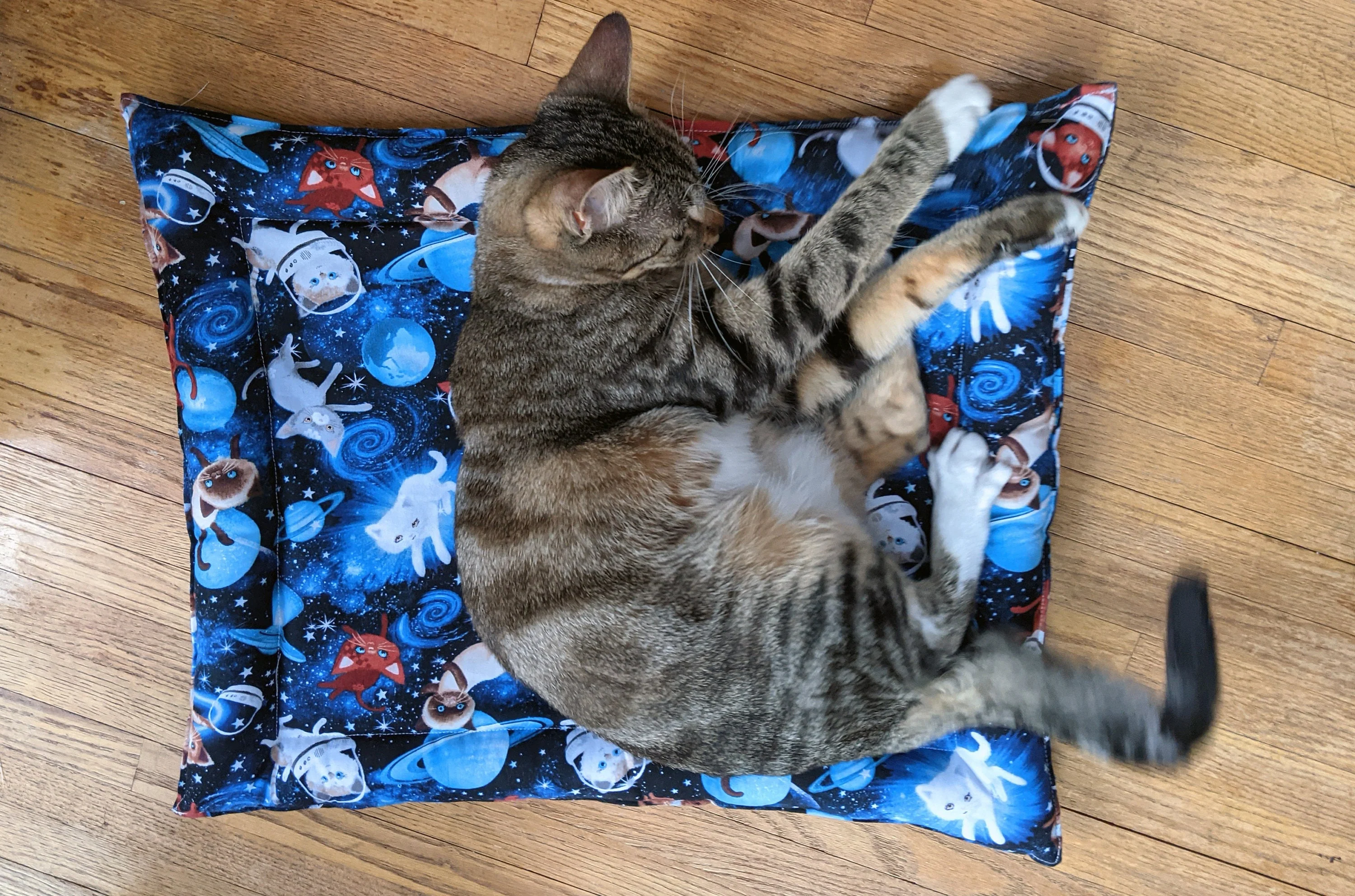 Catnip & Silvervine Filled Cat Bed Brown - Image 3